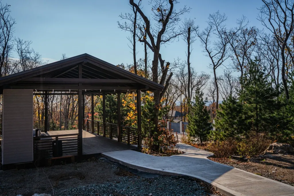 Коттедж с купелью рядом с морем