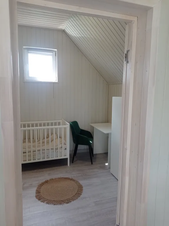 Двухэтажный дом с мангалом и костровой зоной