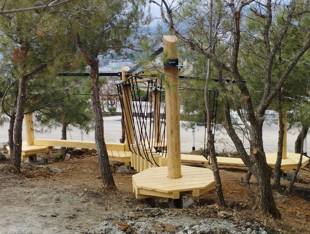 Квартира-студия в окружении хвойного леса и гор.