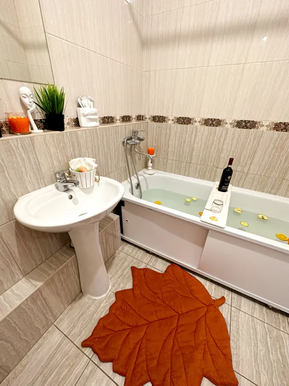 Большая парковка Рядом магазины, остановка, диагностический центр