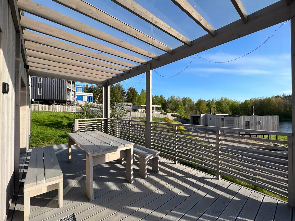 Коттедж Уютный домик на берегу озера — Стеклянный