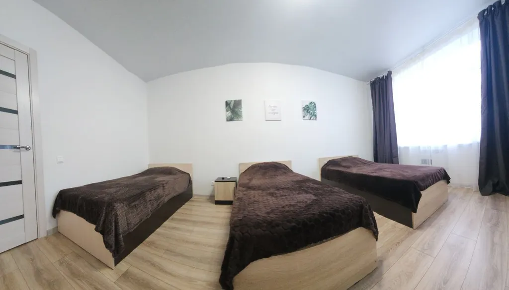 Евротрешка с терассой и выходом на бассеин