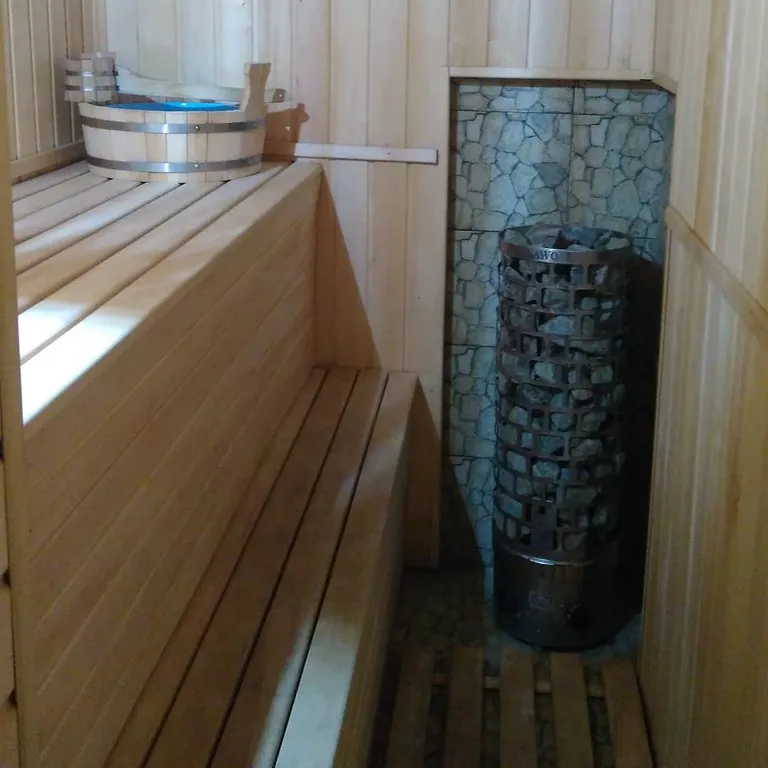 Дом на 11 мест с горячим бассейном и сауной