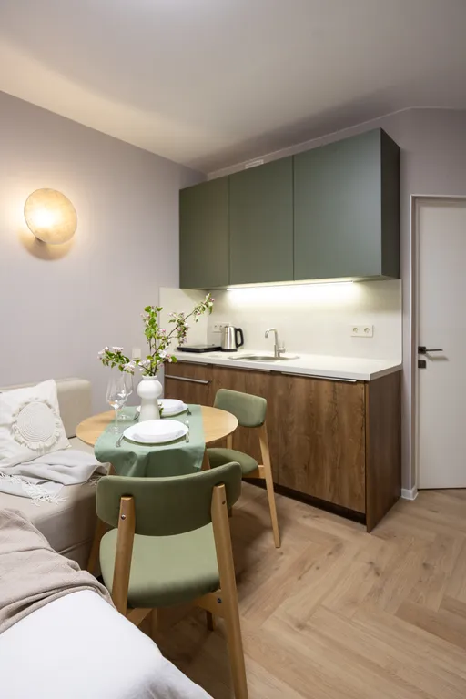 Студия в сосновом лесу у моря