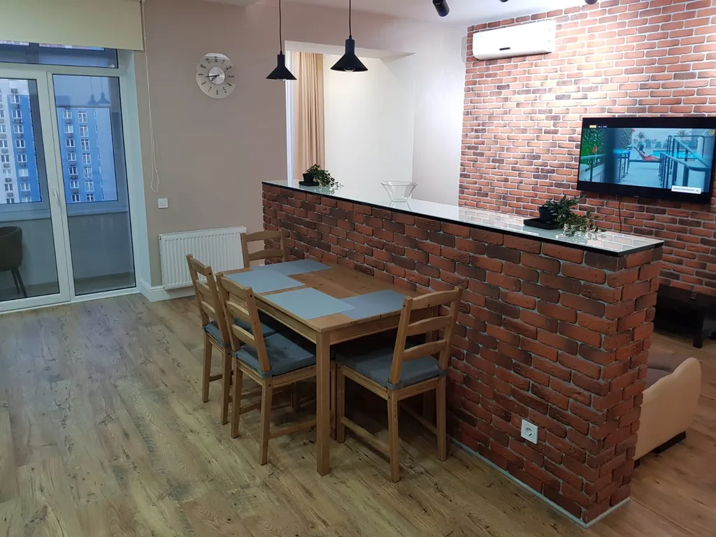 Квартира студия с оригинальным дизайнерским ремонтом