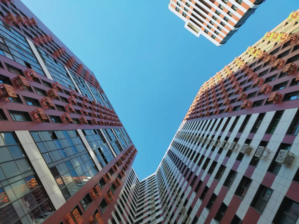 Студия в красном рядом с Мегой