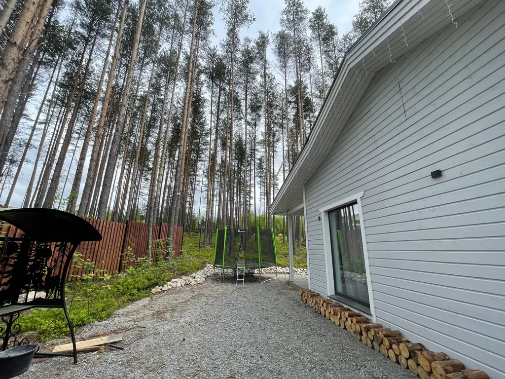 Уютный дом с живописным видом на лес