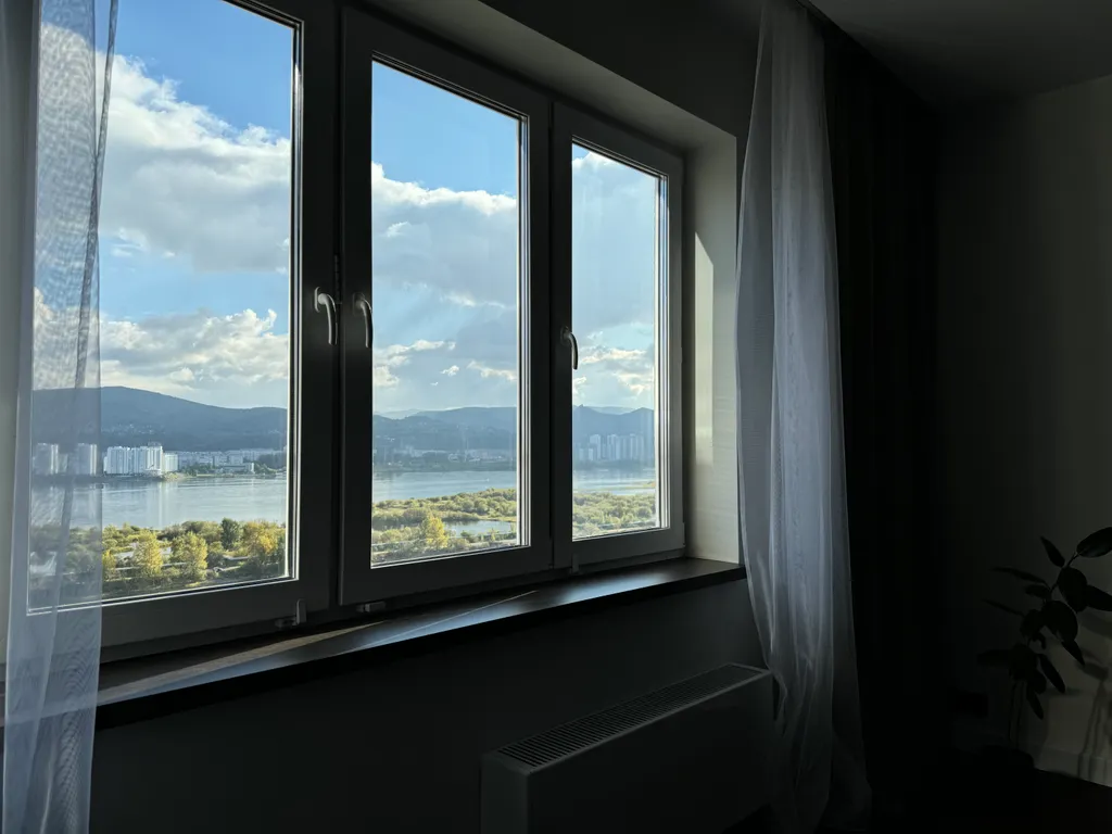 Стильная просторная квартира с шикарным видом на Енисей