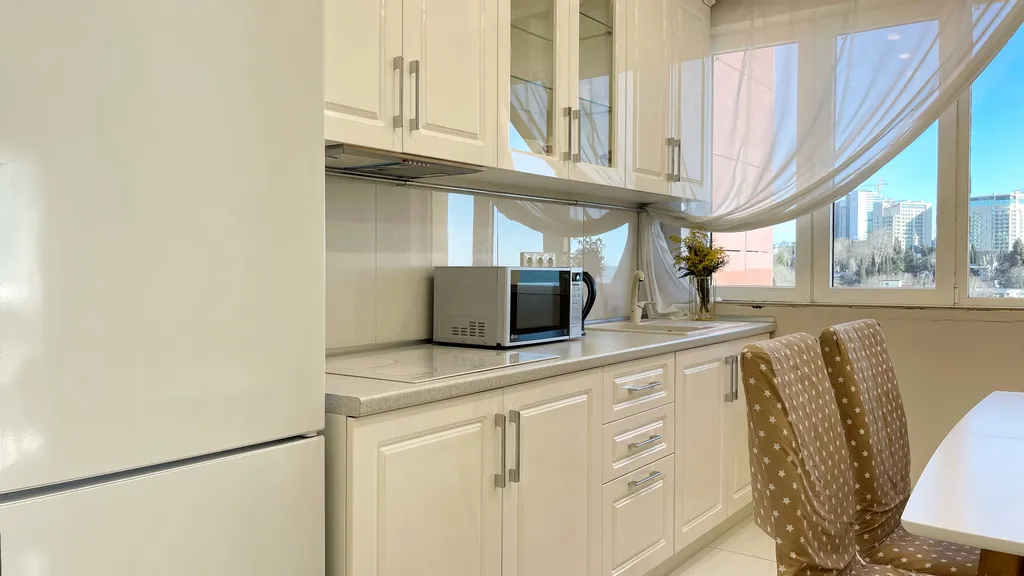 Квартира у моря с двумя спальнями и панорамным балконом