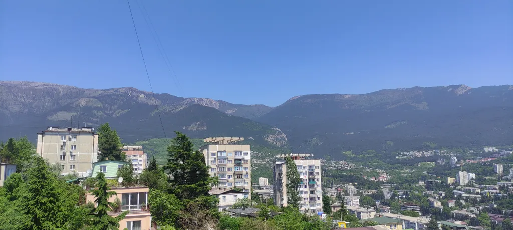 Квартира в спокойном районе, чистый воздух с видом на море и горы