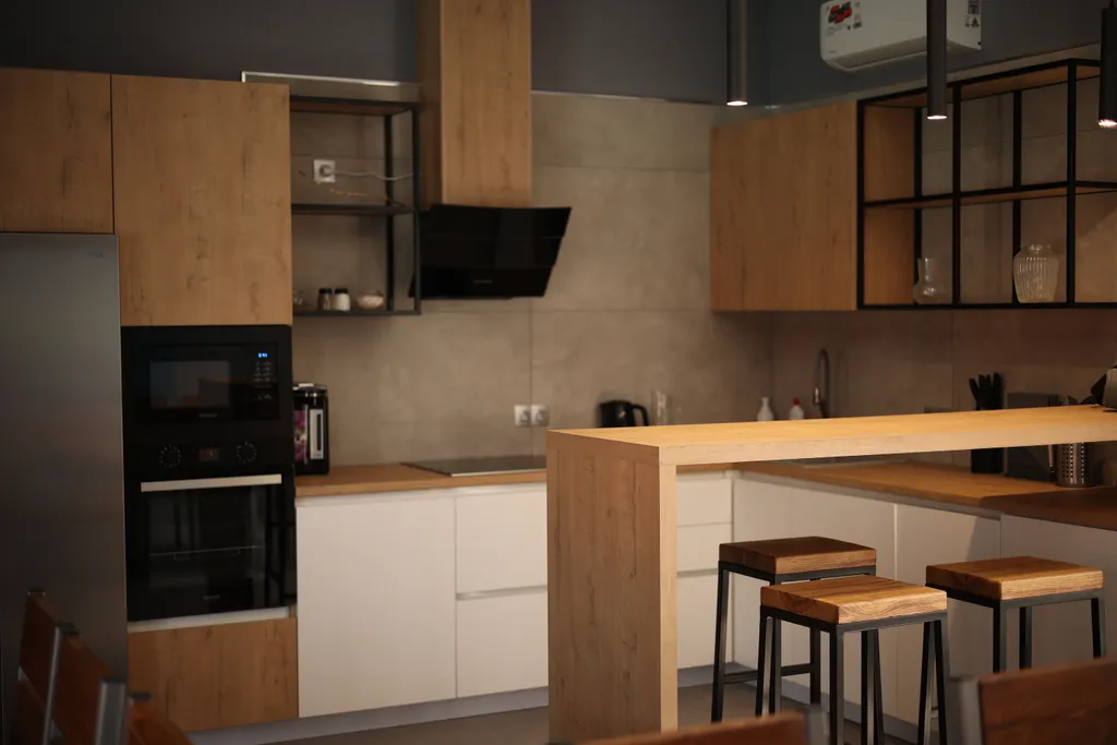 Вилла с бассейном на берегу реки в 30 минутах от центра города