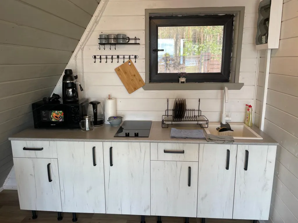 Дом А-фрейм на берегу озера