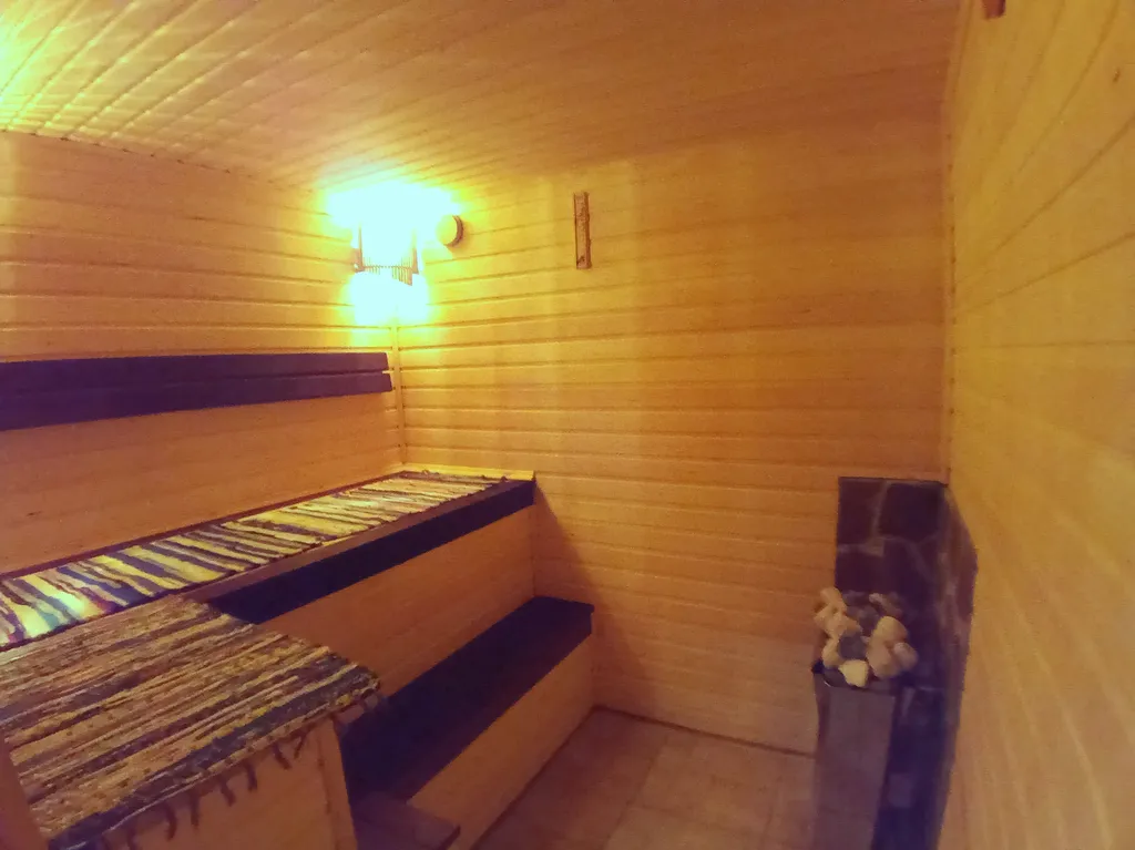 Гостевой дом на берегу озера у парка