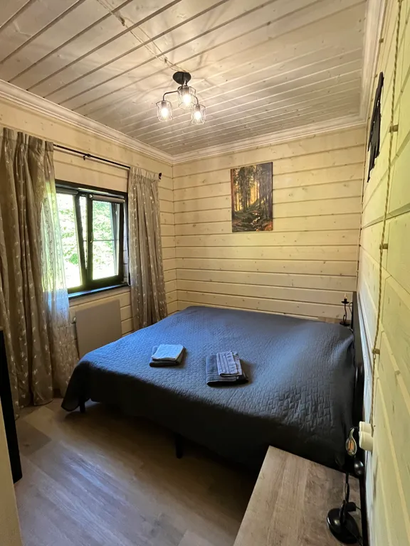 Дом в окружении заповедного леса у подножия горы Варамяки