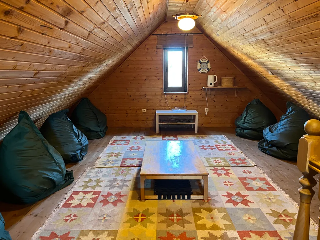 Коттедж в саду