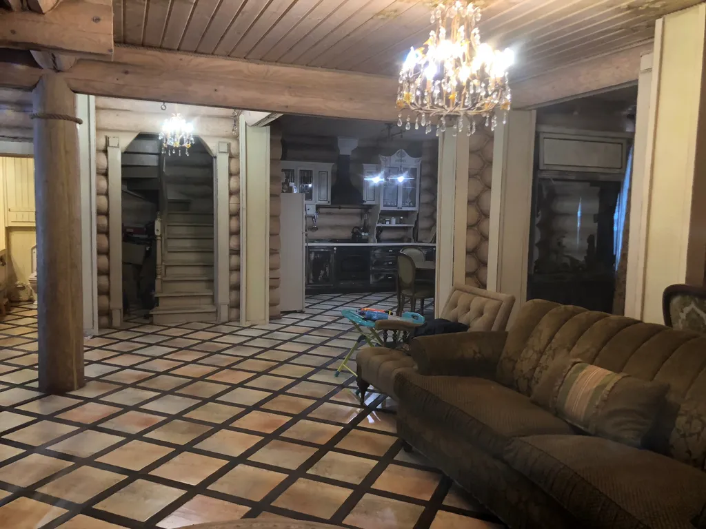 Коттедж с баней и беседкой из сруба