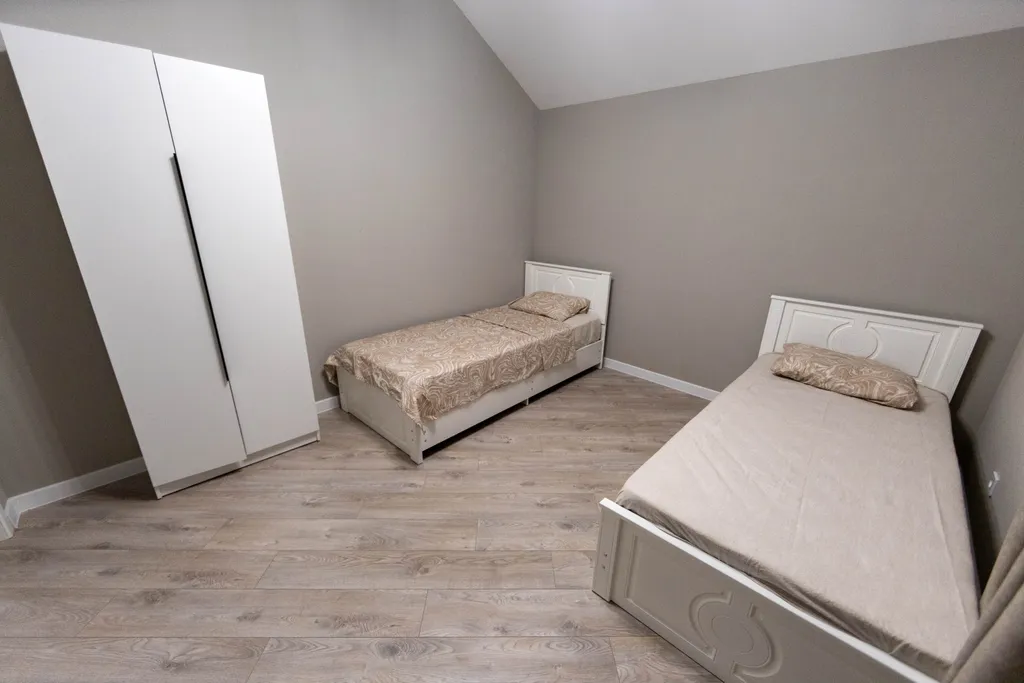 Просторный двухэтажный коттедж на берегу городского пляжа