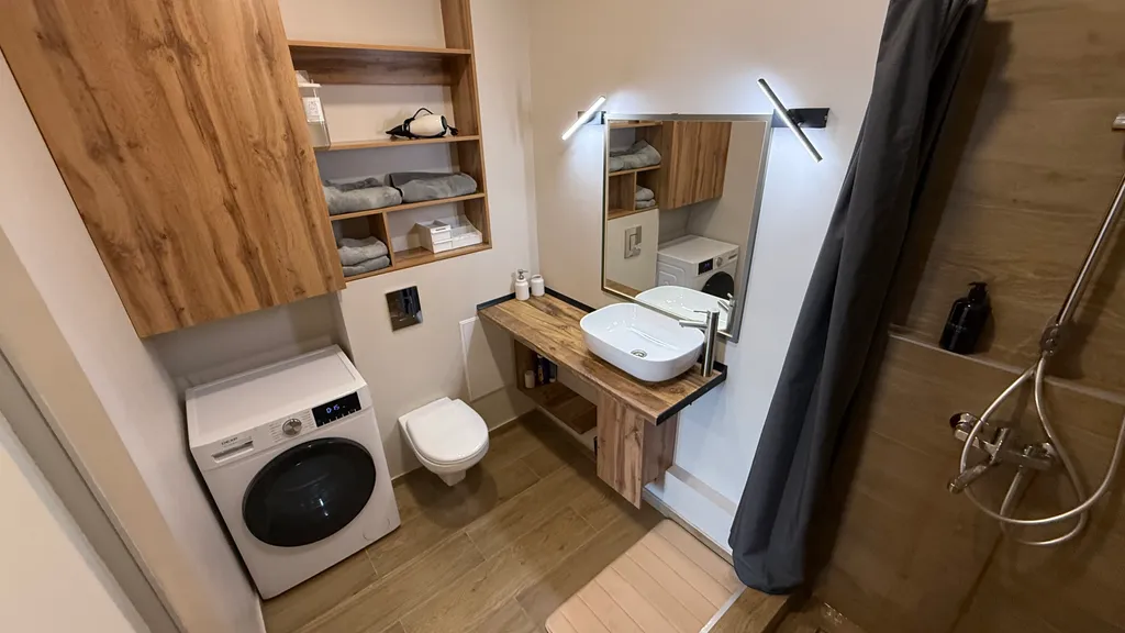 Квартира с панорамным окном в ЖК Оазис во Владивостоке с парковкой