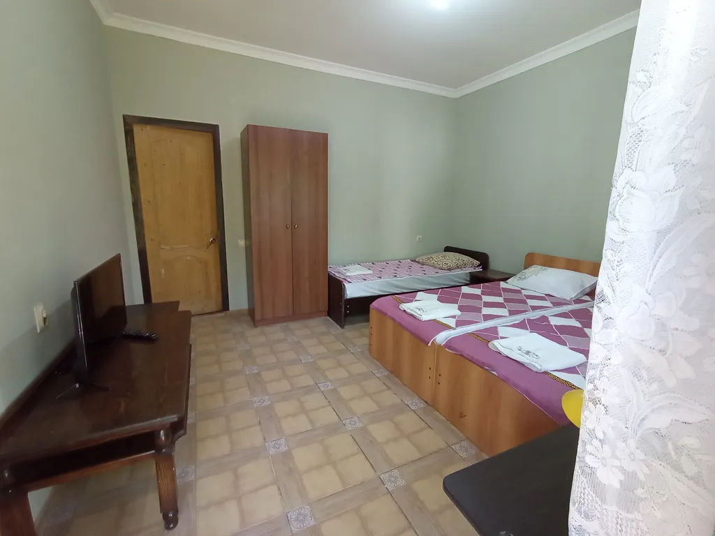 Коттедж в саду у Веры