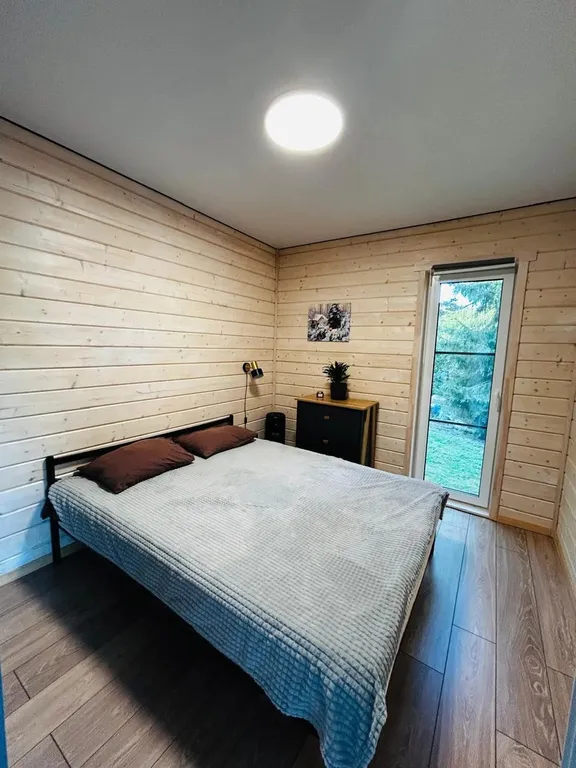 Тихий домик у леса и озера