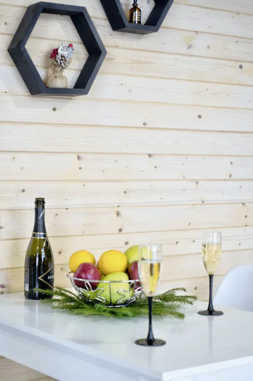 Дом с большой террасой, банным чаном и баней на дровах в окружении леса