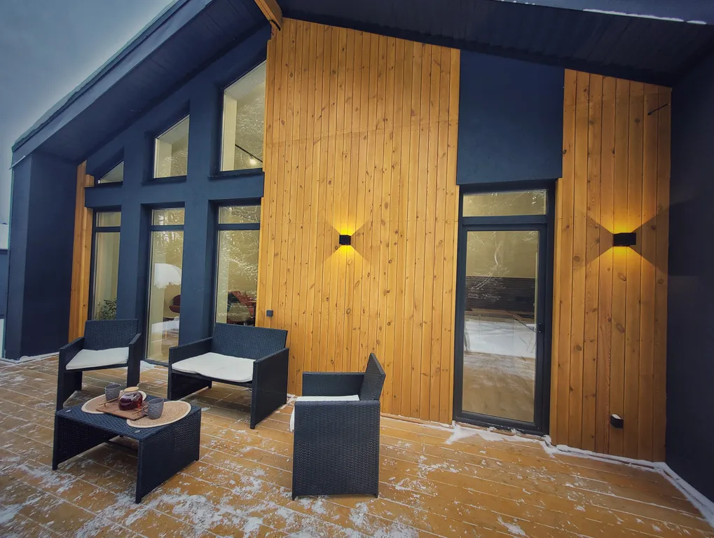 Дом в сосновом лесу