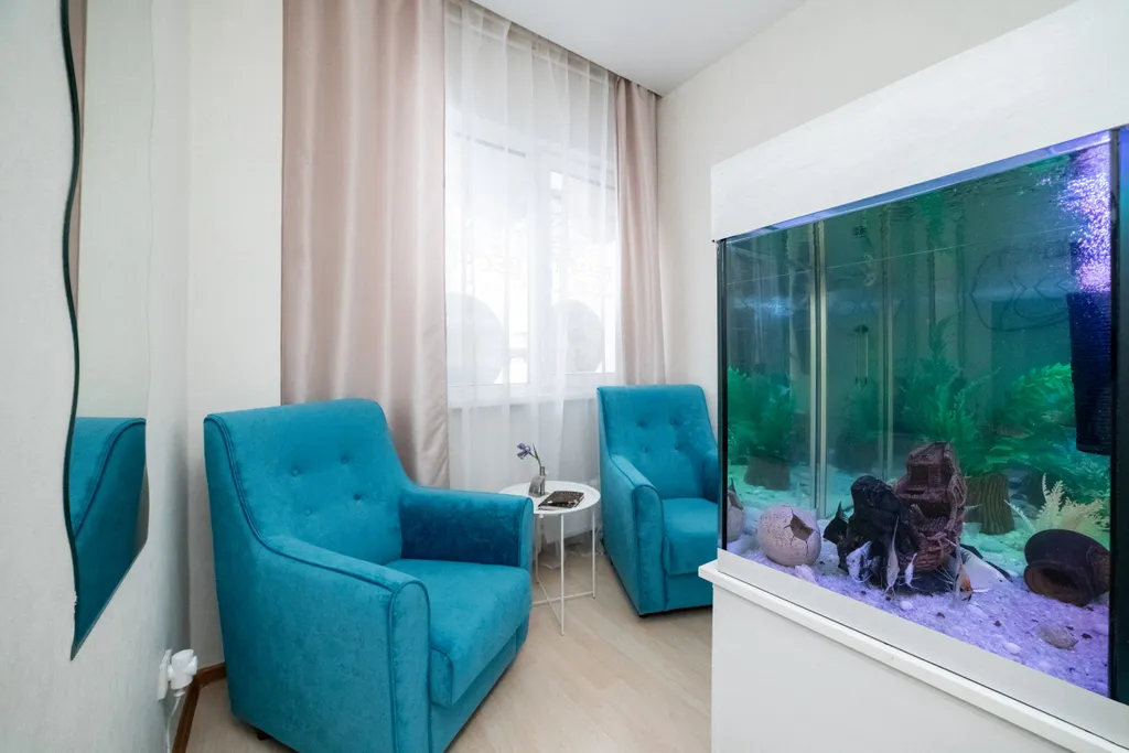 Уютная квартира с большим аквариумом