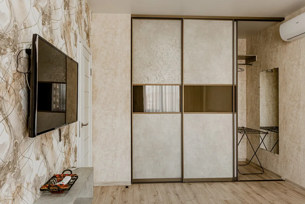 Квартира Yellow sofa (Желтый диван) ApartmentsУютная  квартира в элитном районе — Мирное