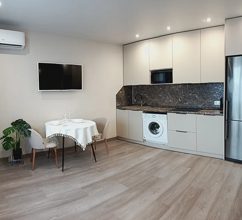 Светлая студия в центре