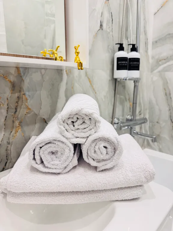 Двухкомнатная квартира с видом на море и горы