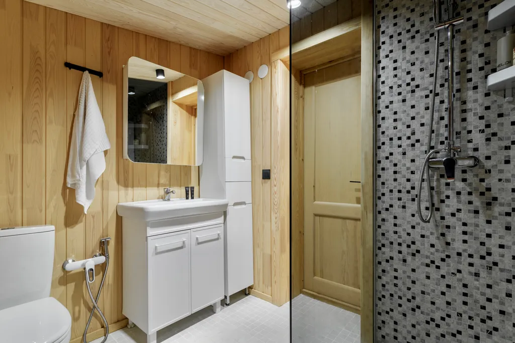 Уютный деревянный дом возле моря