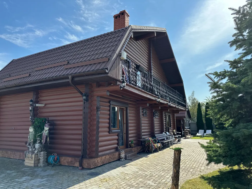 Деревянный дом изба