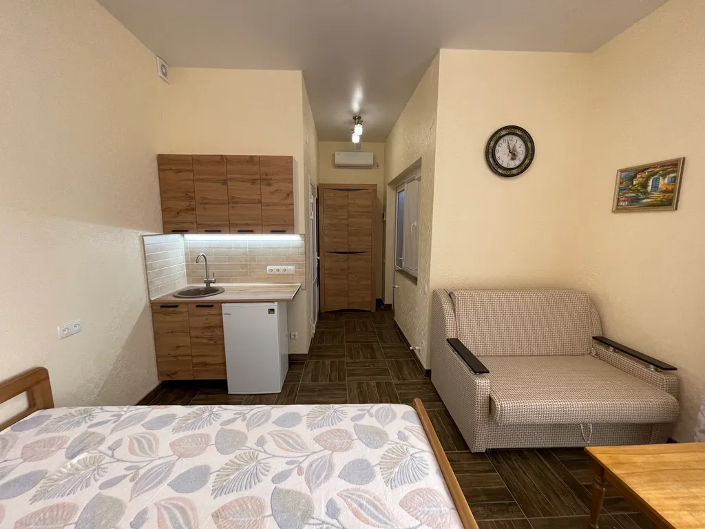 Комфортные апартаменты - студия, с кухней, на первом этаже