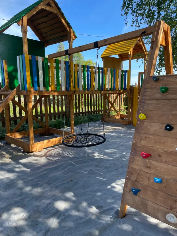 Дом в березах