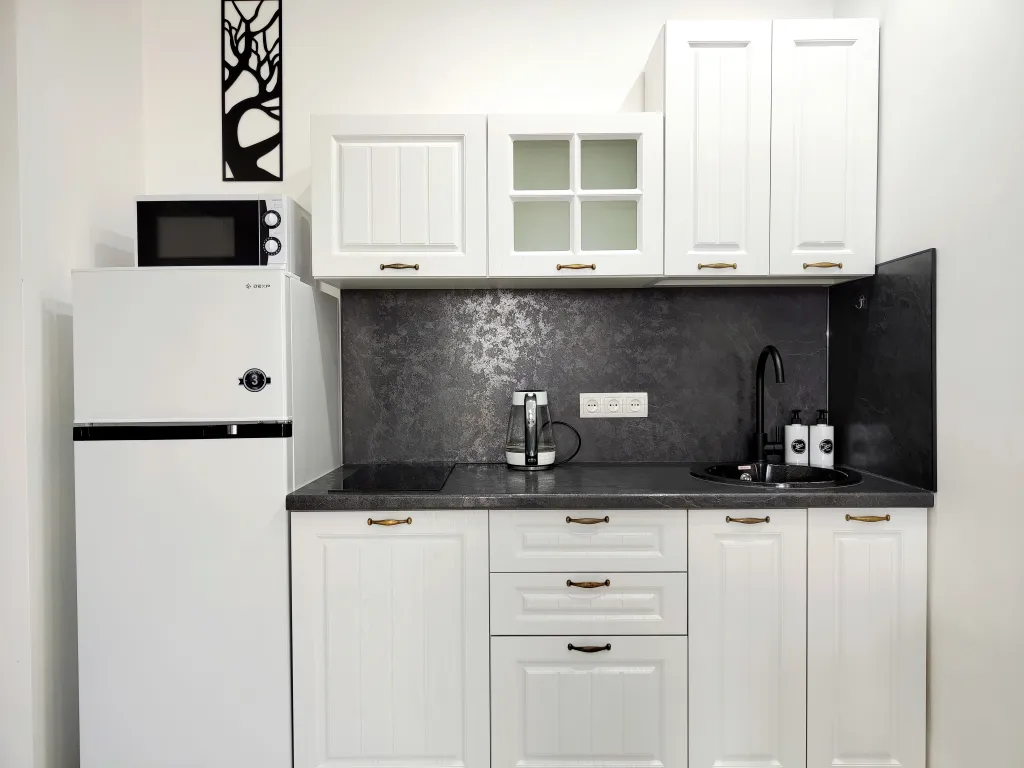 Студия с обзорным видом на город