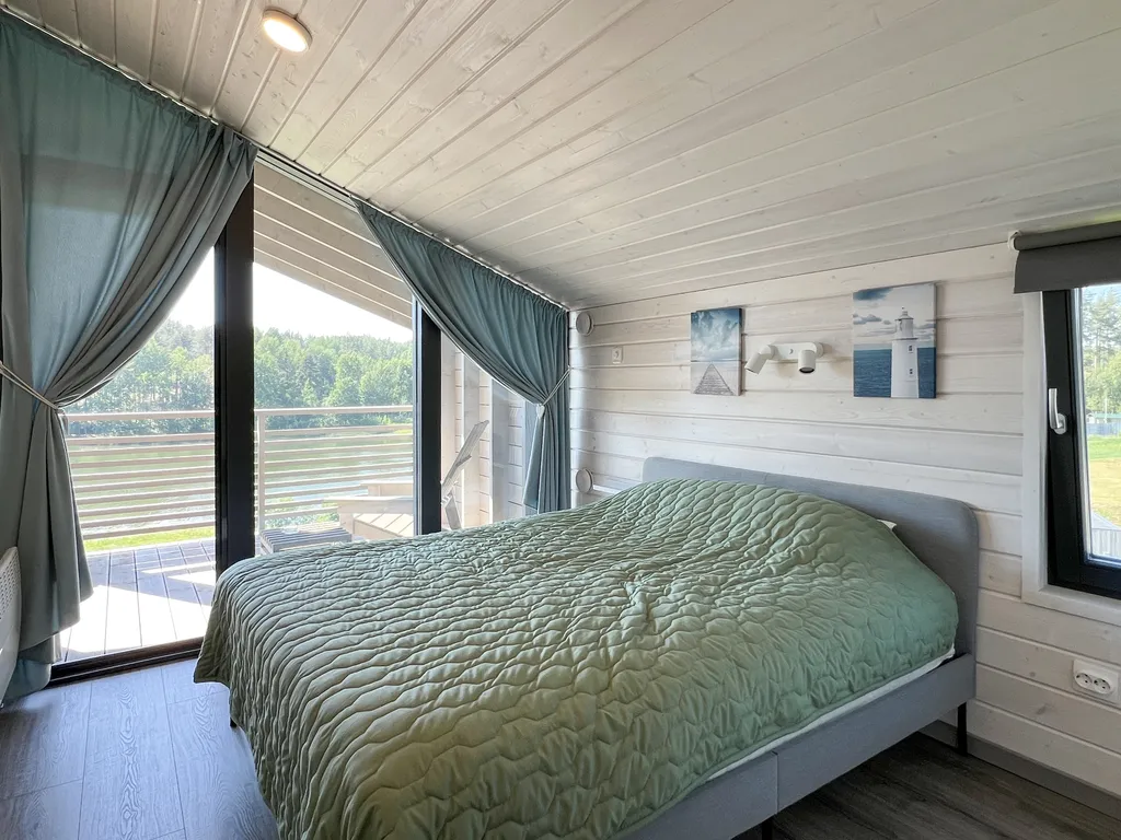 Коттедж Дом с сауной и видом на озеро — Стеклянный