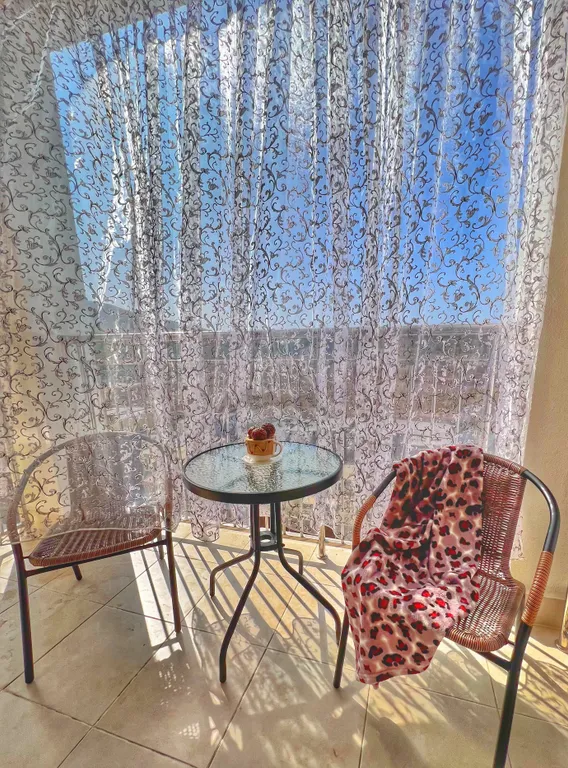 Милая квартирка с видом на горы и бассейном во дворе