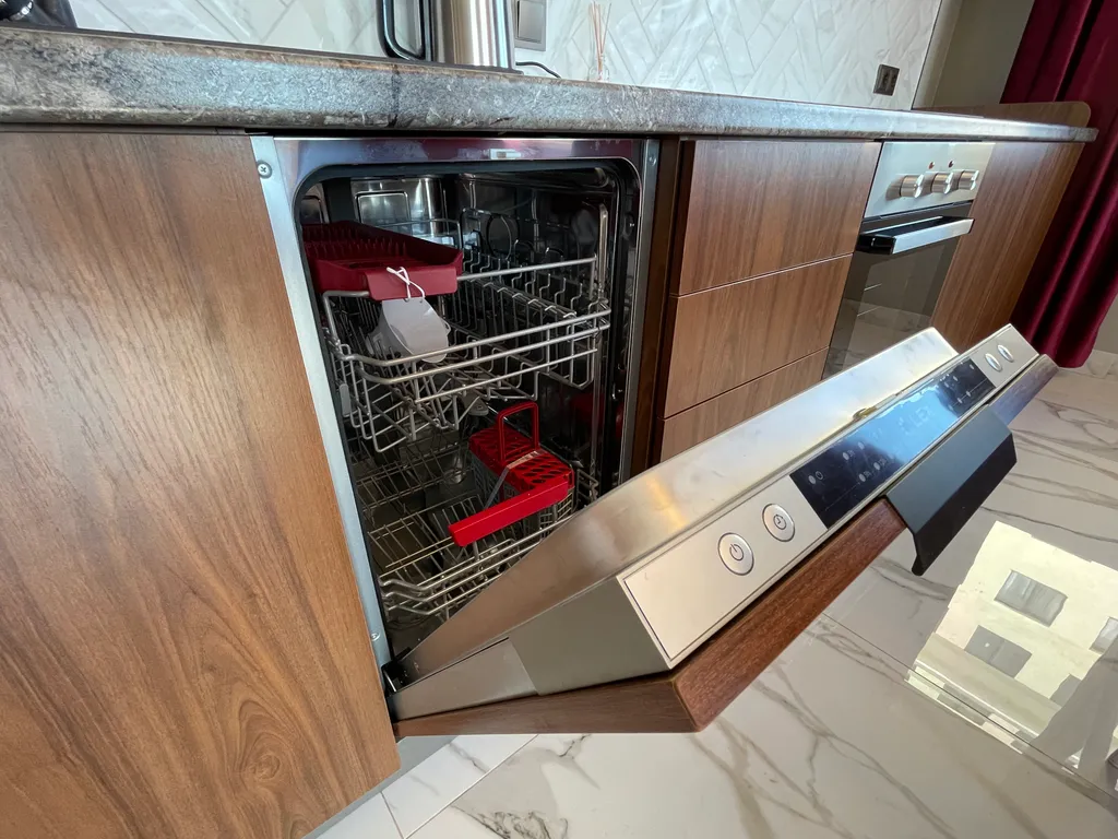 3-комнатная квартира рядом с морем, панорамные окна с видом на море