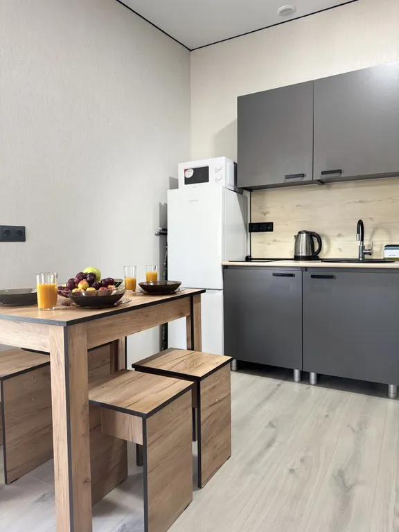 Смарт-студия в монохромных тонах