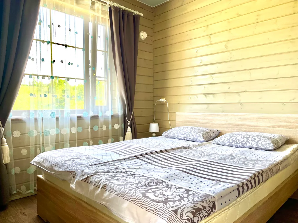 Новый современный коттедж рядом с озером