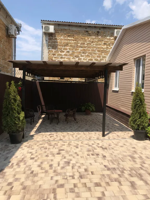 Уютный домик в 7 минутах от моря с зеленым двориком и парковой