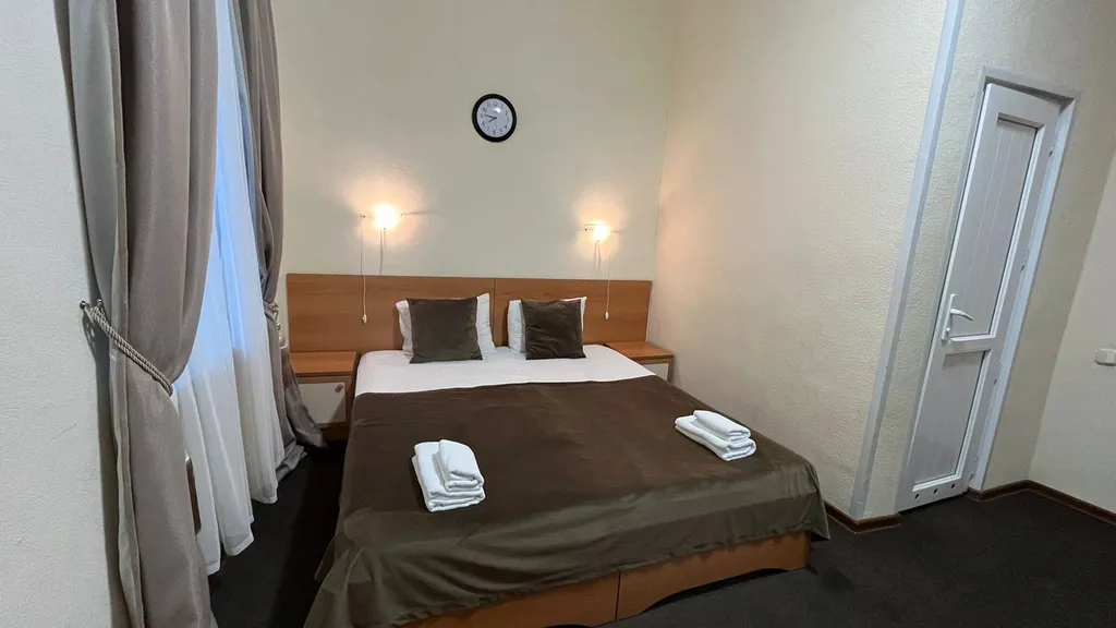 Комнаты с видом на море и горы