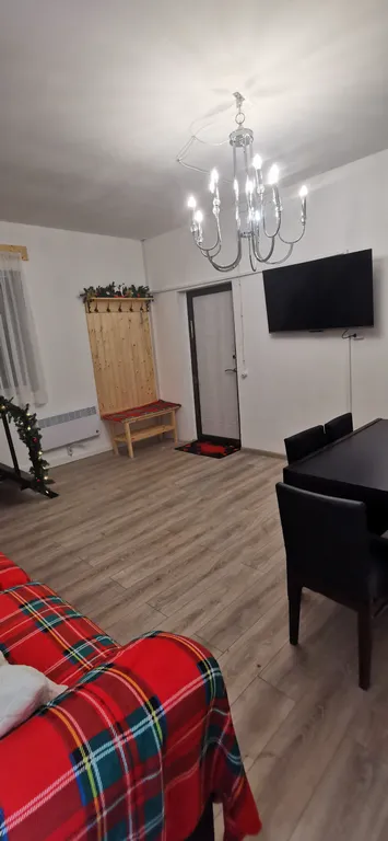 Уютный дом на берегу реки