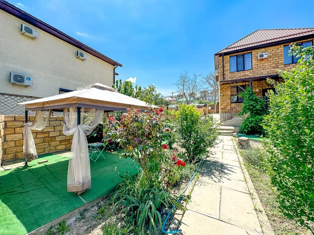 Коттедж Новый дом с бассейном, садом, мангальной зоной и закрытой территорией — аренда посуточно в Сукко