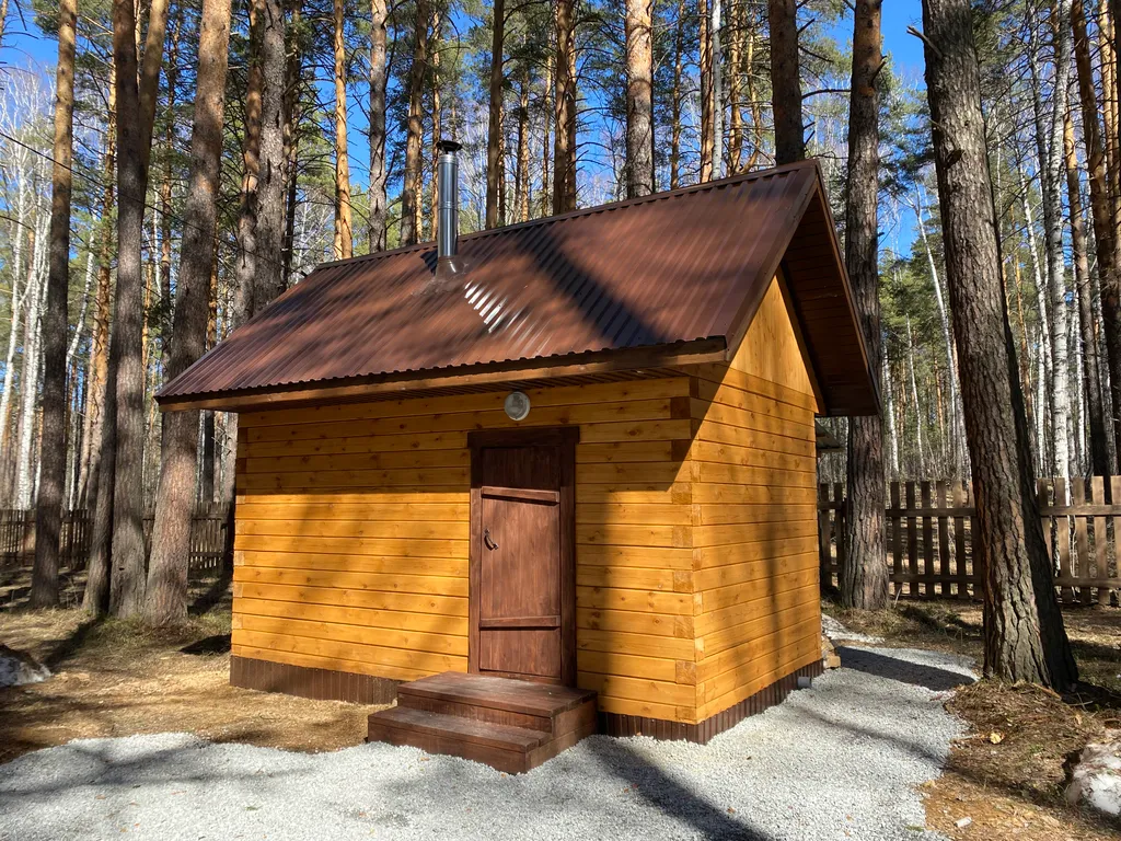 Уютный дом в лесу