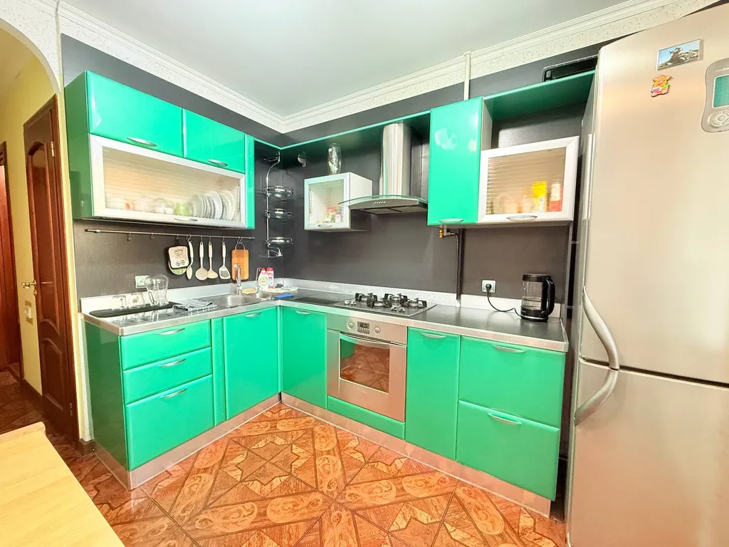 Центр города, трансагентство, кафе Шоколадница, ресторан Диван Сарай.