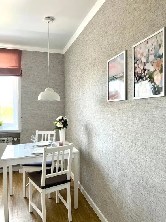 Стильный белоснежный апартамент в центре города, бесконтактный заезд