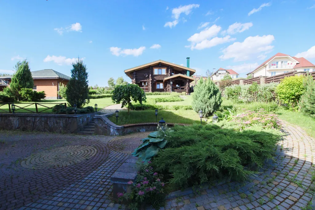 Шале с баней бассейном и видом на озеро