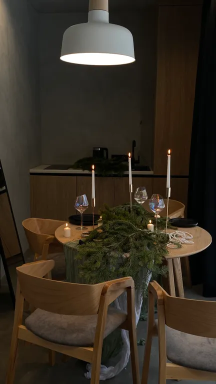 Премиальный дом с дизайнерским камином на дровах в лесу