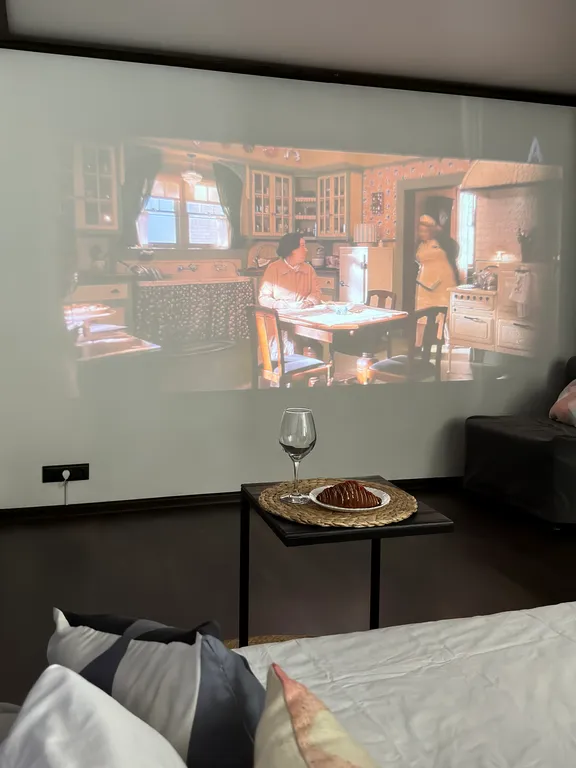 Студия с балконом в центре